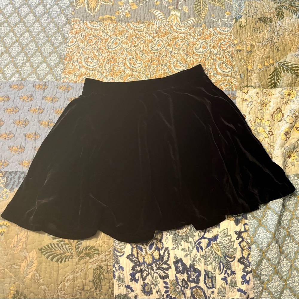 Hottopic Velvet Skirt with Pockets